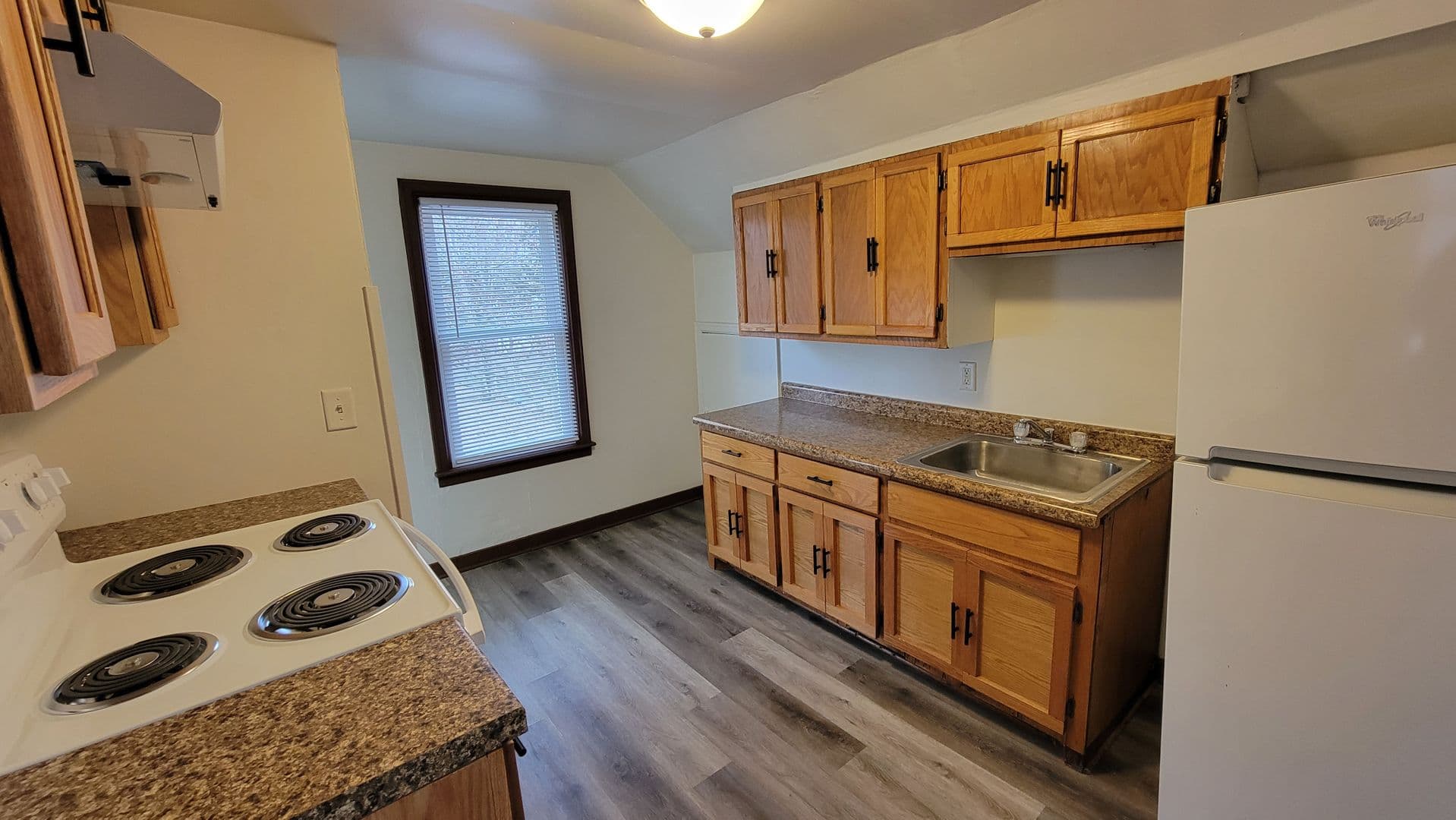 Green Bay House: 1168 1/2 Shawano Avenue