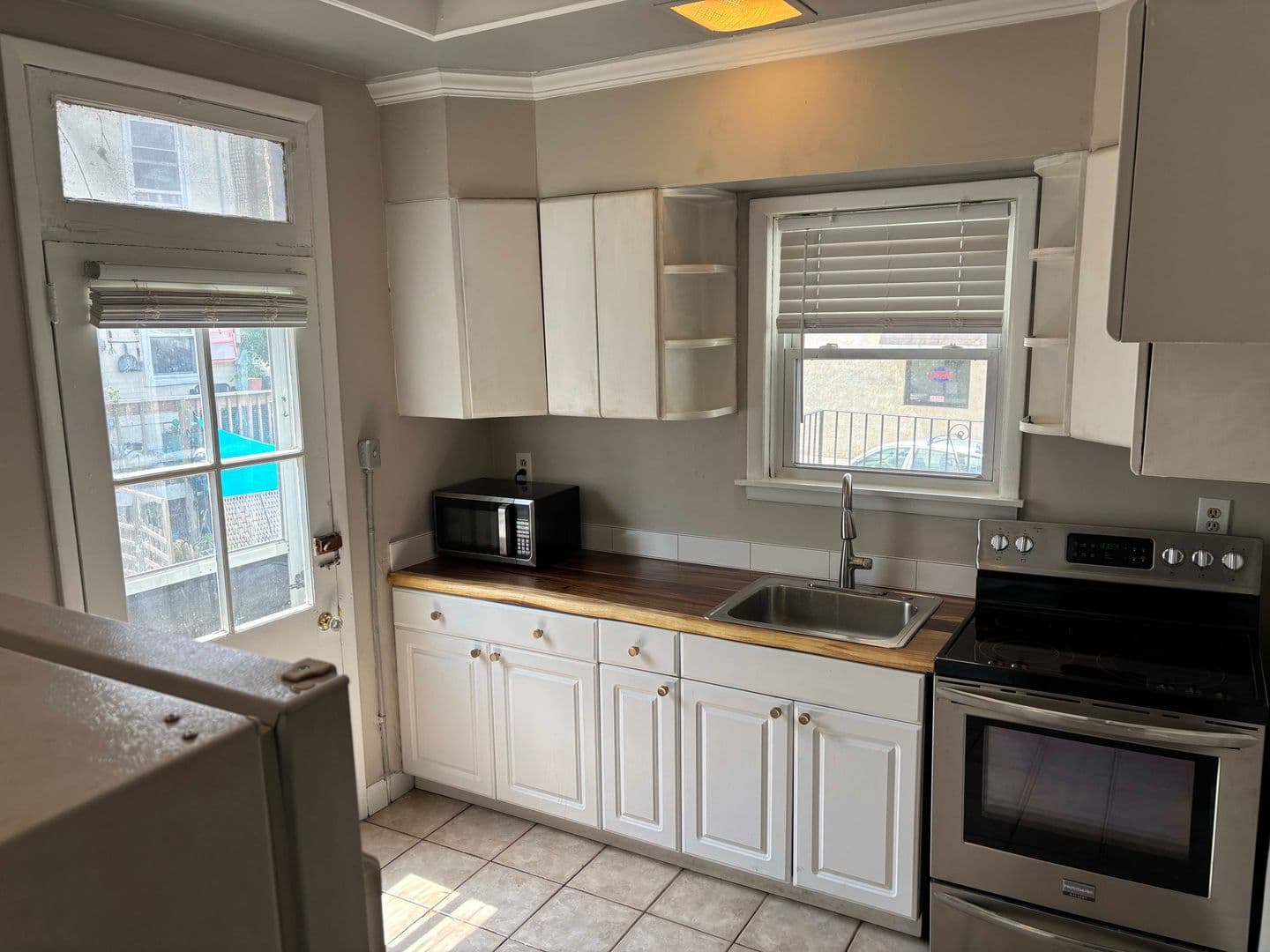 Philadelphia Apartment: 213 Green Ln