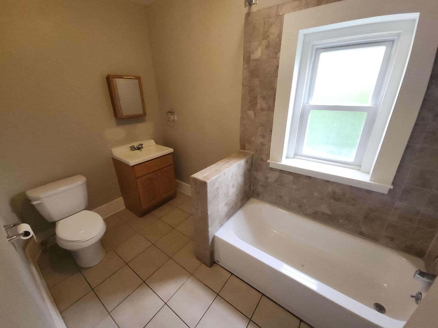Philadelphia Apartment: 112 E Mount Airy Ave