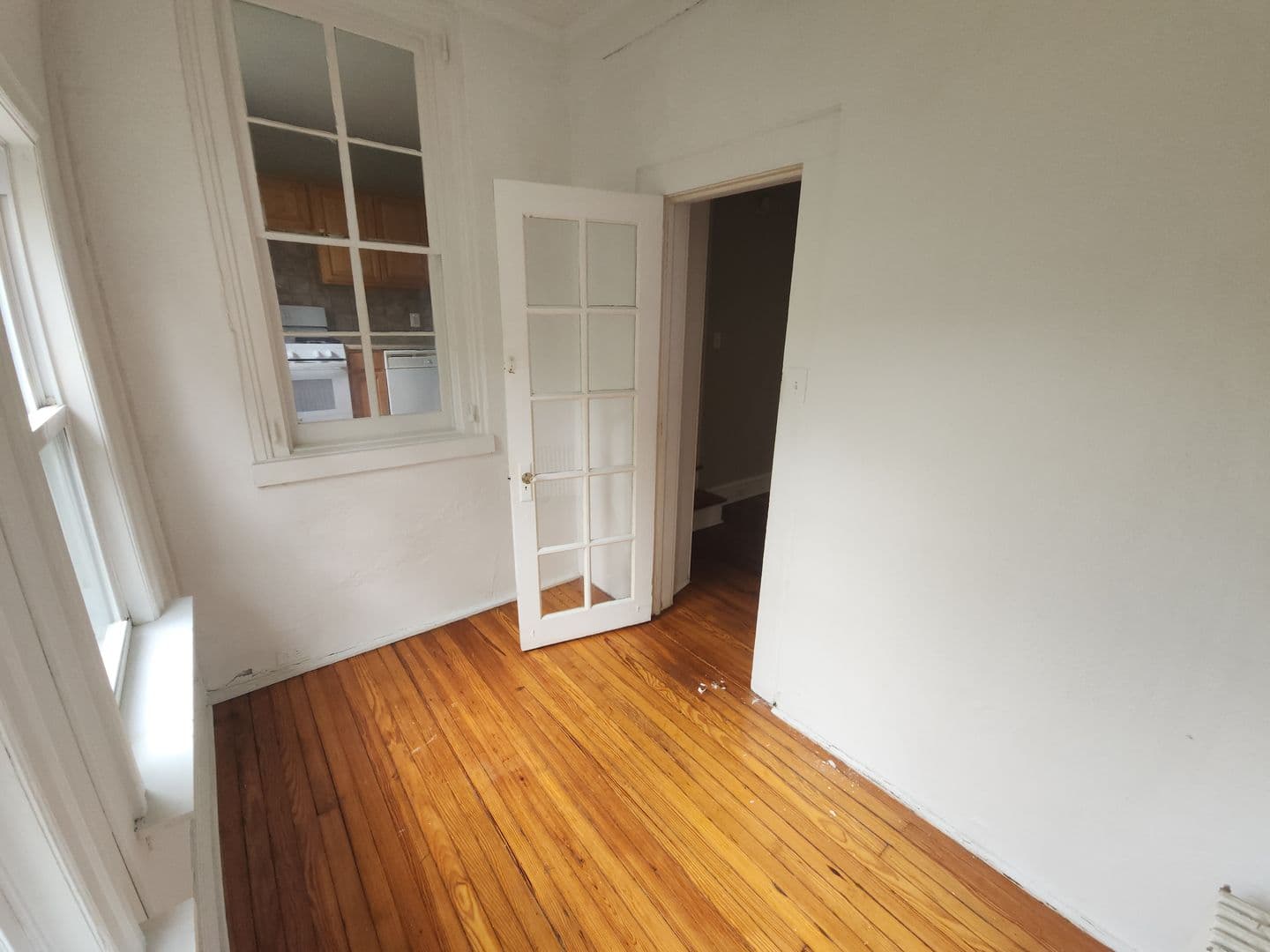 Philadelphia Apartment: 112 E Mount Airy Ave