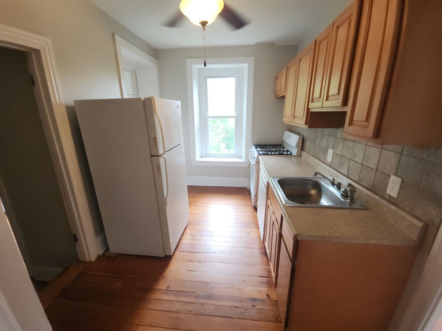 Philadelphia Apartment: 112 E Mount Airy Ave