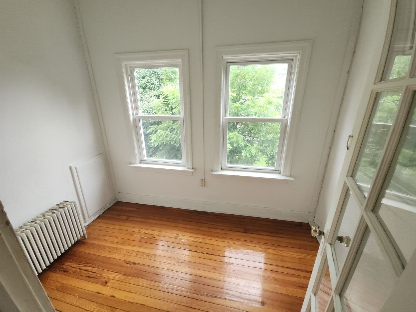 Philadelphia Apartment: 112 E Mount Airy Ave