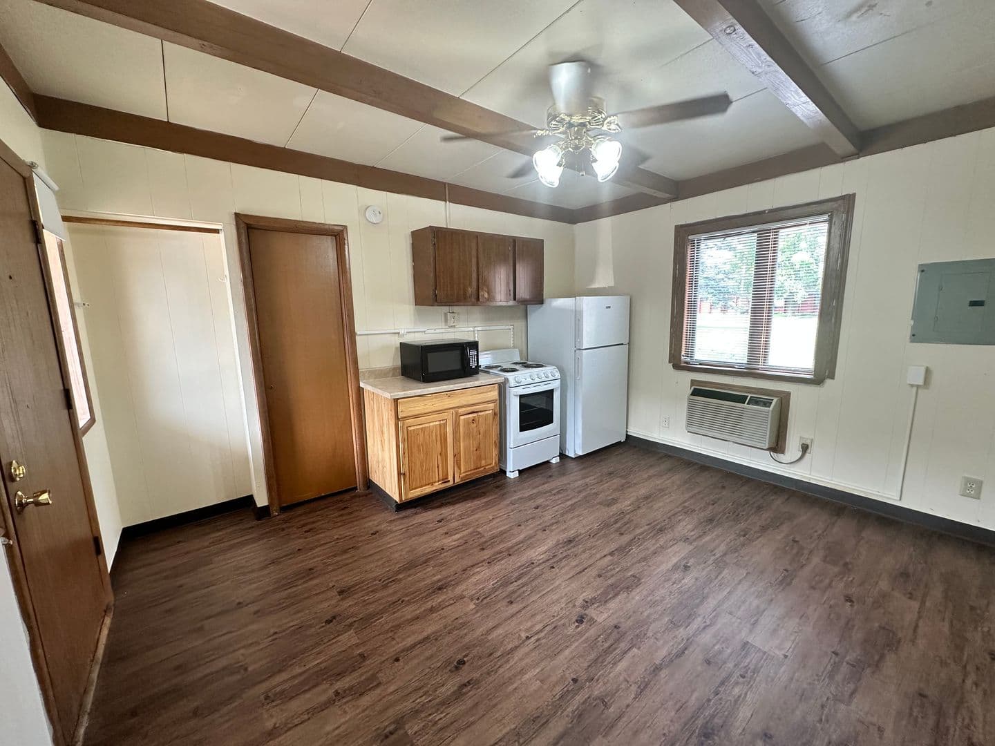 Ames Apartment: 4216 Lincoln Swing St