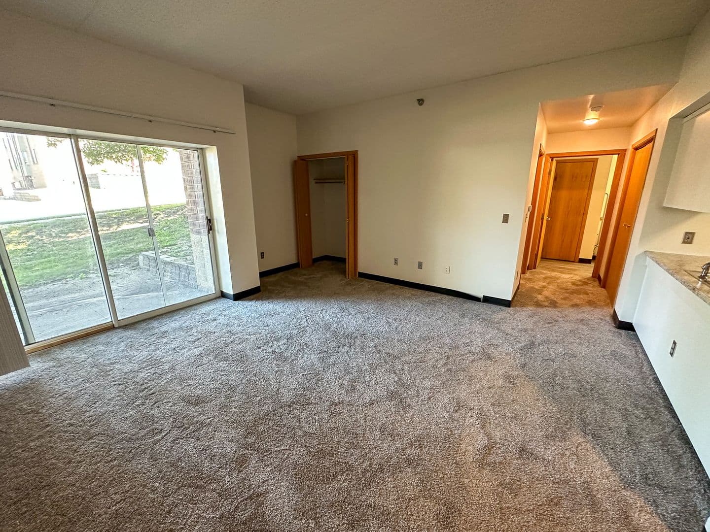 Ames Apartment: 245 N Hyland Ave