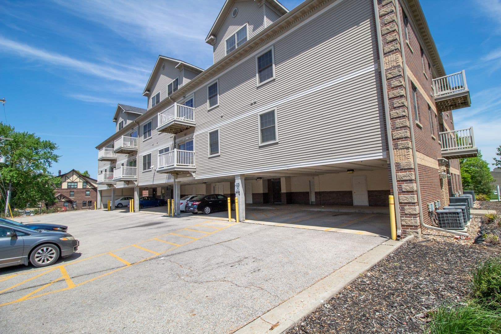 Ames Apartment: 121 Beach Ave