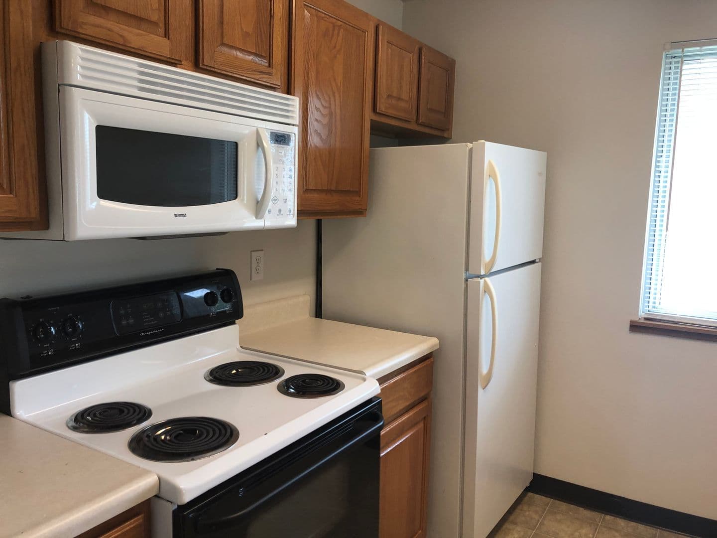 Ames Apartment: 1401 N Dakota Ave