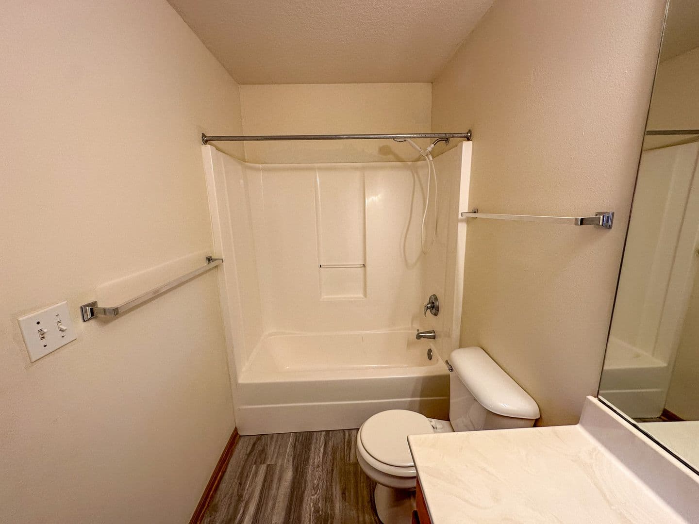 Ames Apartment: 121 Beach Ave