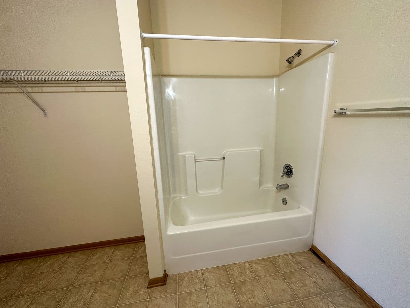 Ames Apartment: 210 Gray Ave