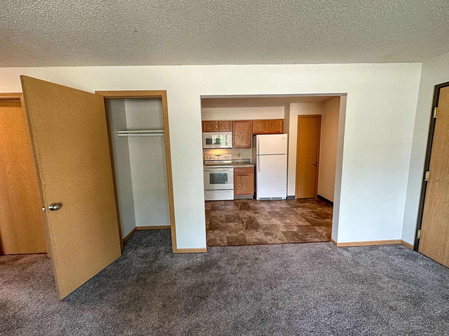 Ames Apartment: 4606 Ontario St