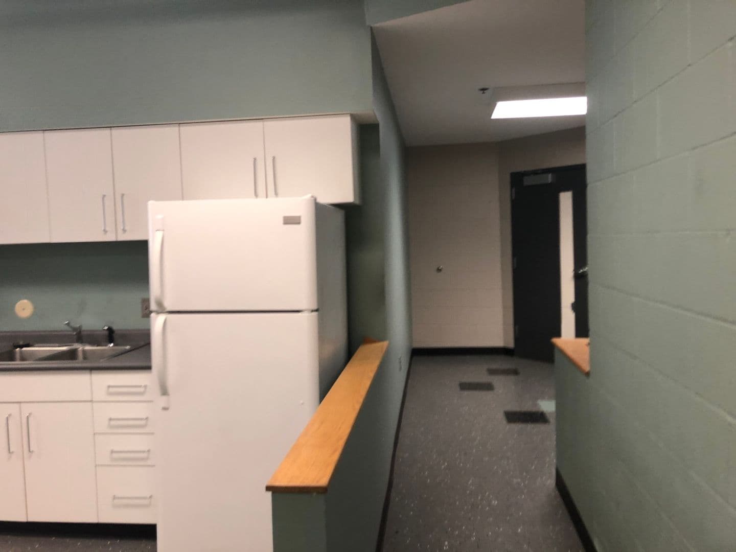Ames Apartment: 245 N Hyland Ave