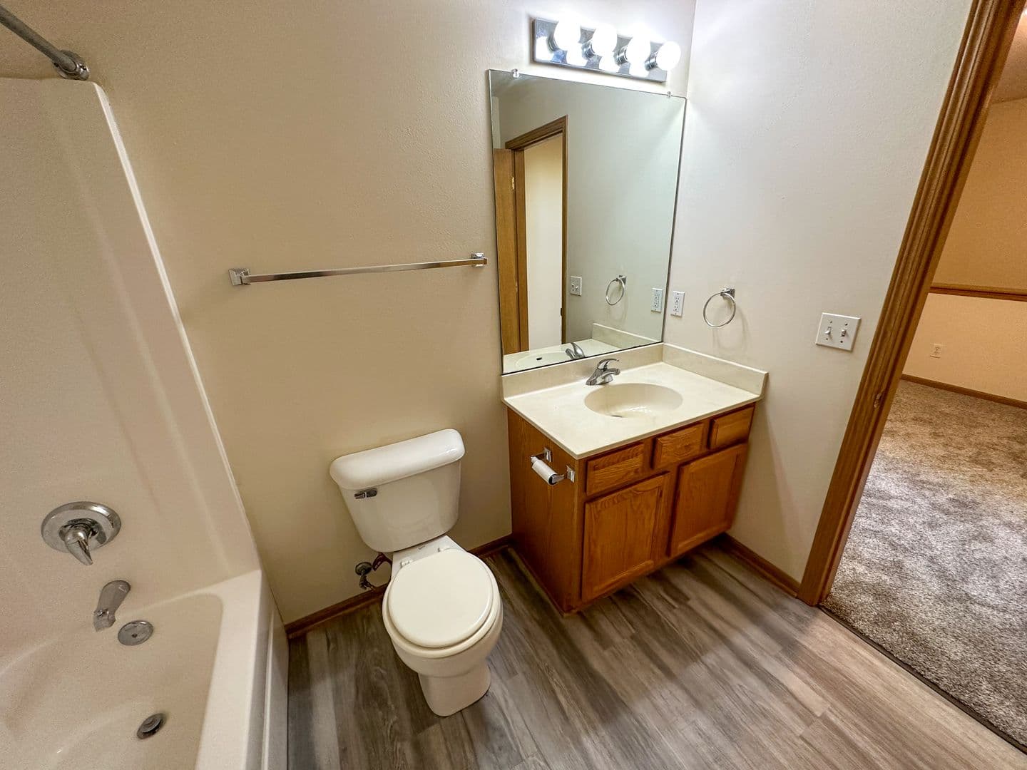 Ames Apartment: 121 Beach Ave