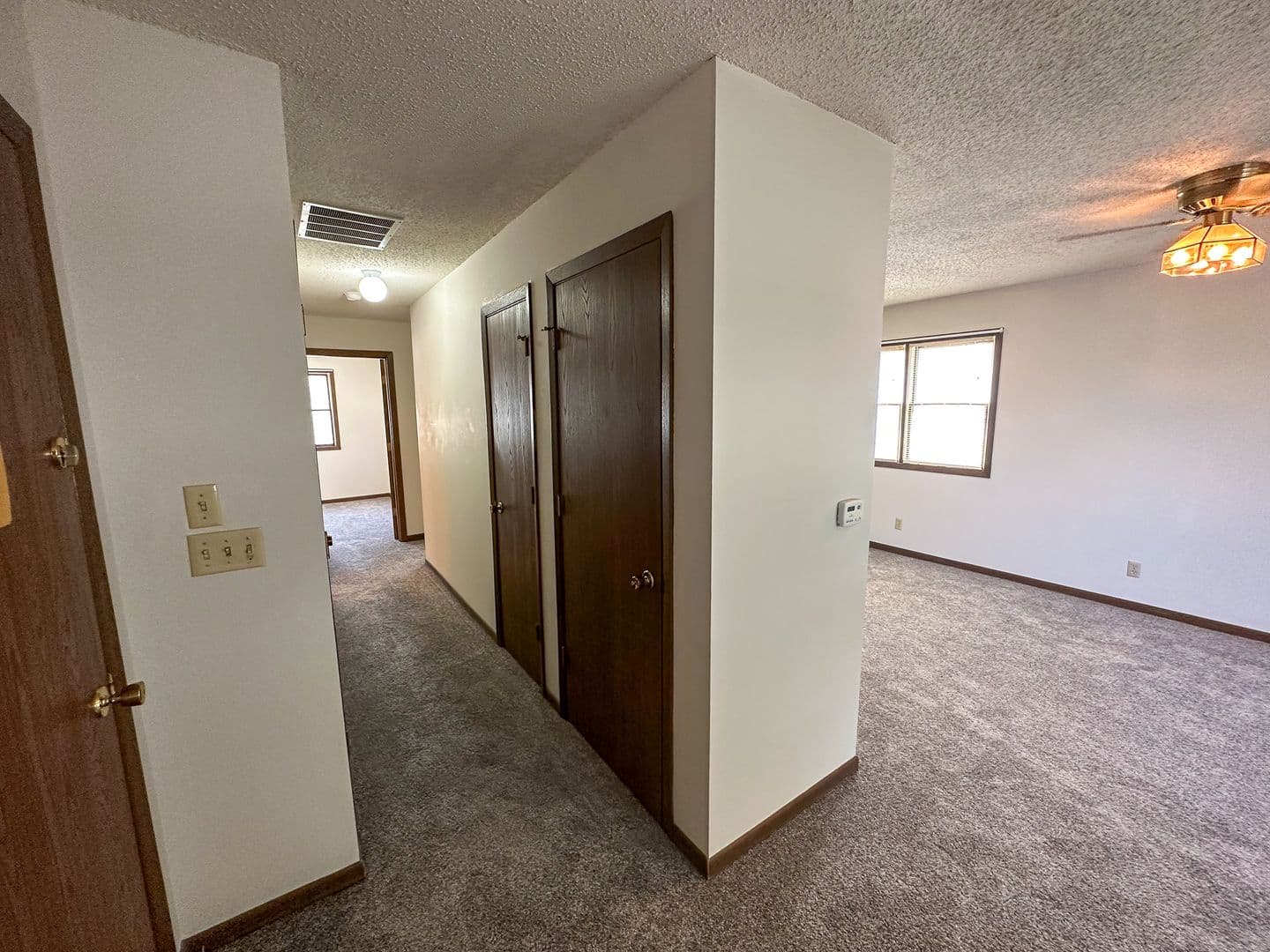 Ames Apartment: 212 S Walnut Ave