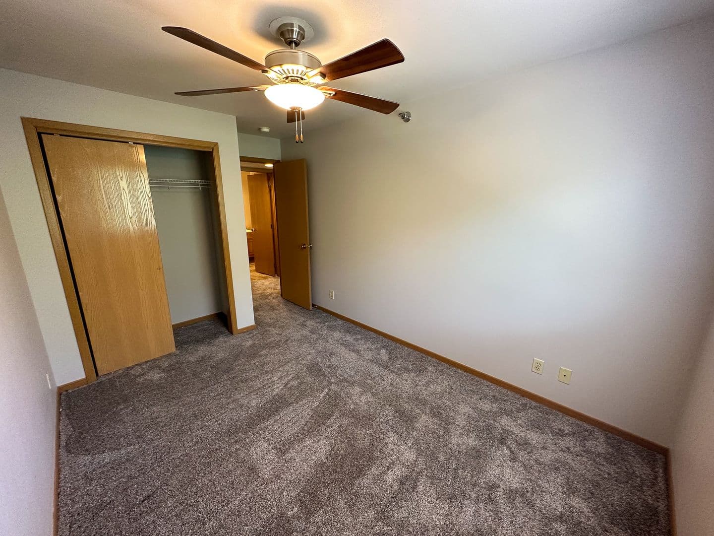 Ames Apartment: 258 N Hyland Ave