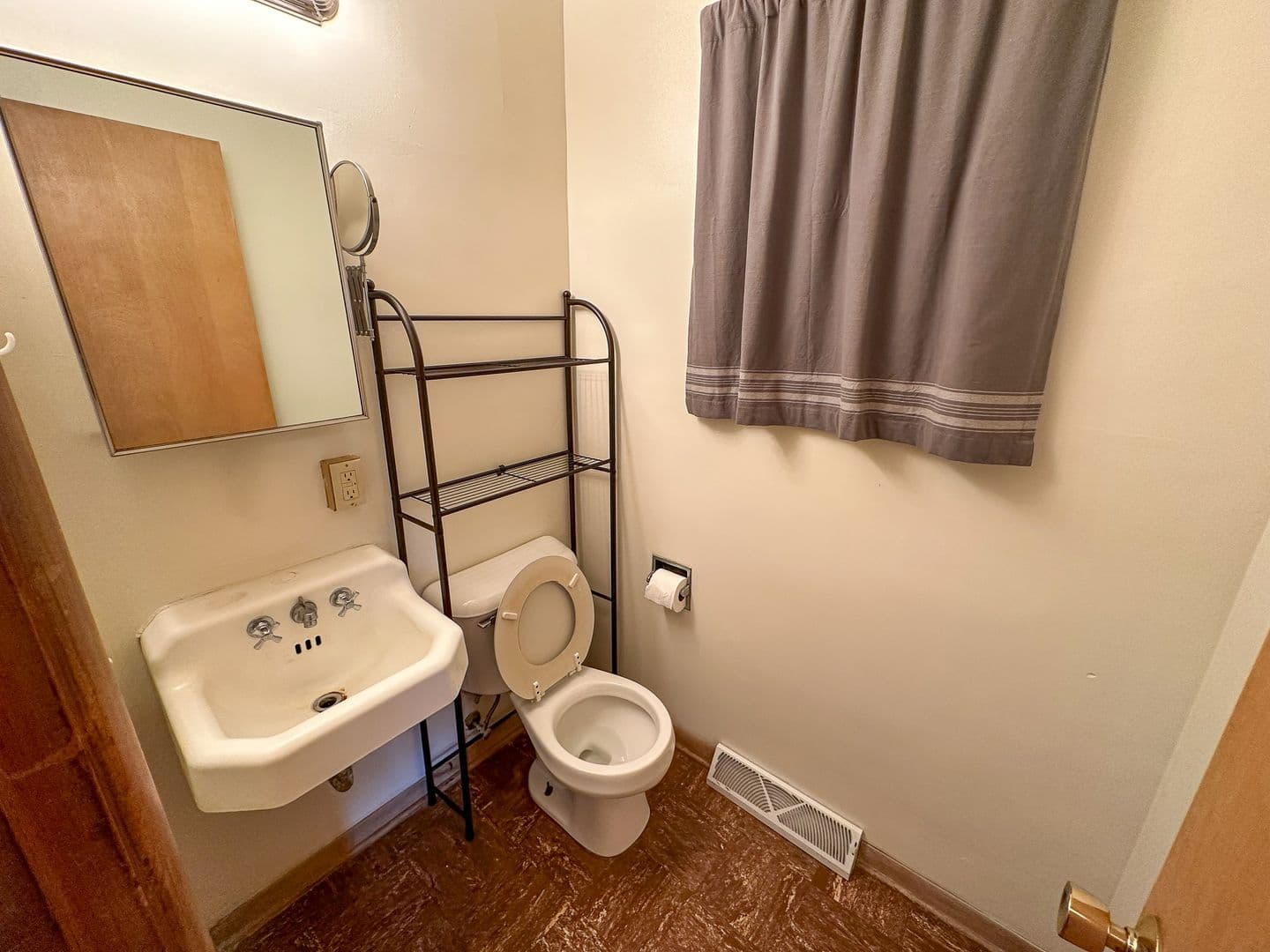 Ames Apartment: 3319 Story Street