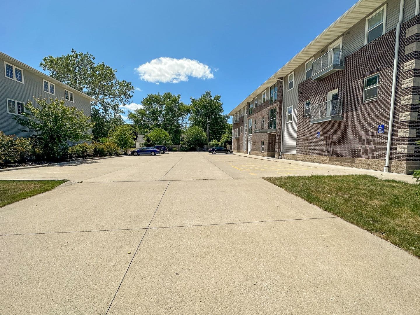 Ames Apartment: 135 Campus