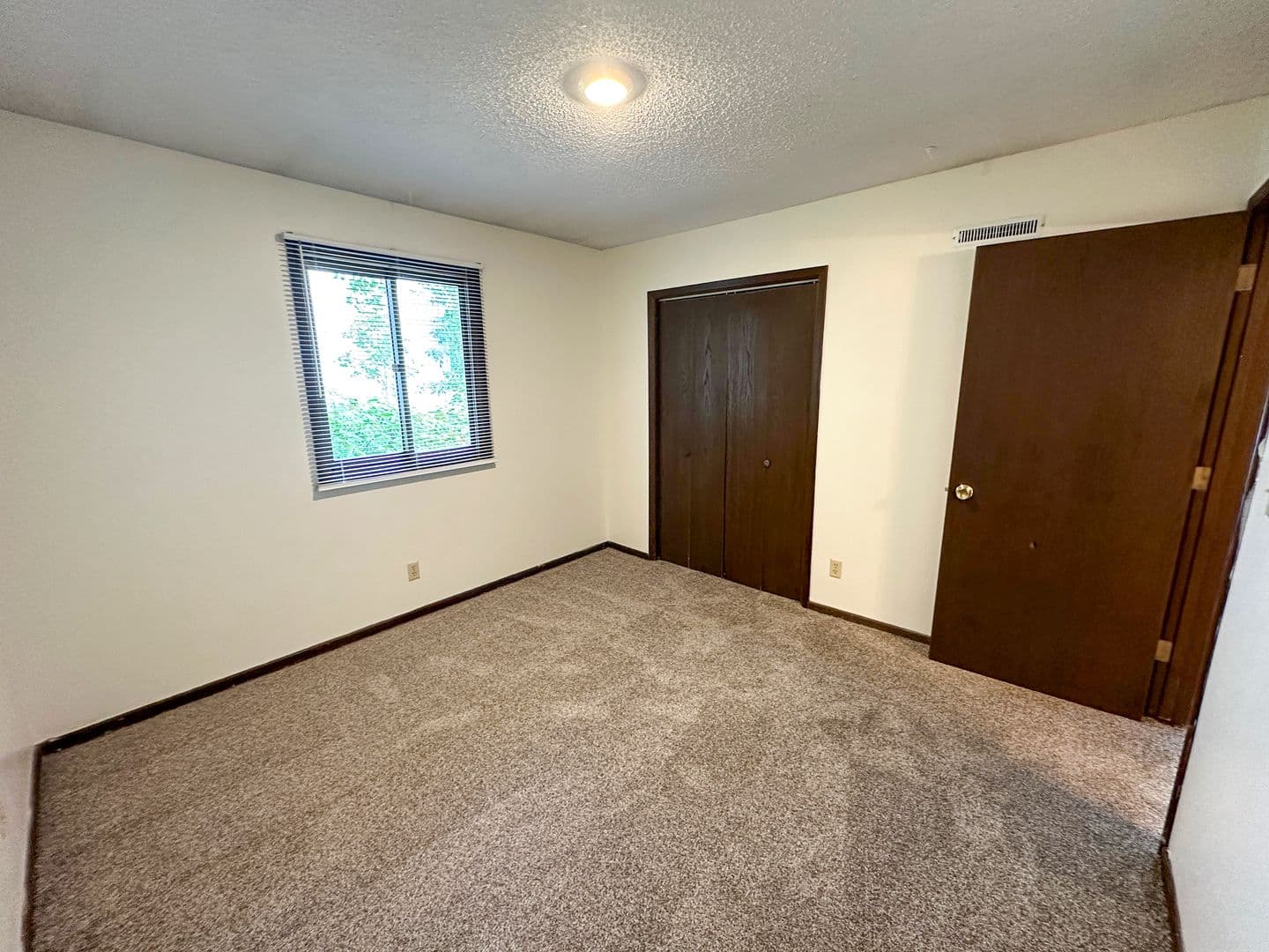 Ames Apartment: 219 Washington Ave