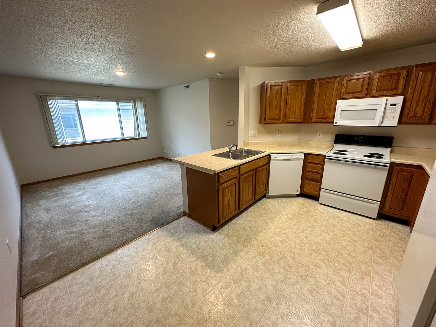 Ames Apartment: 225 N Hyland Ave