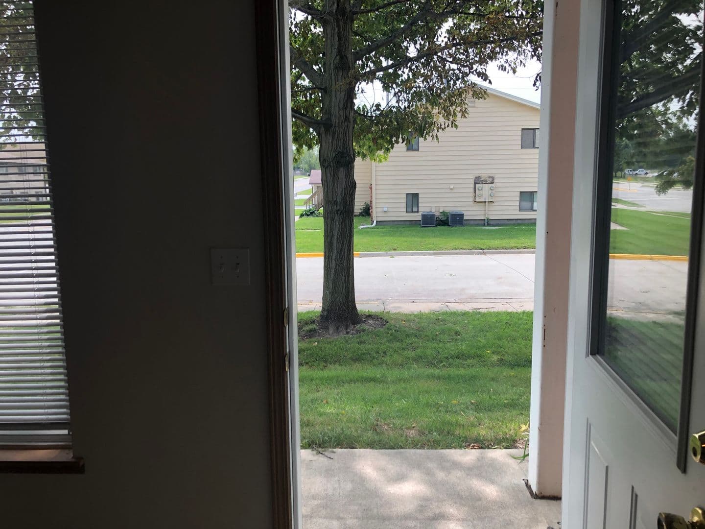 Ames Apartment: 1401 N Dakota Ave