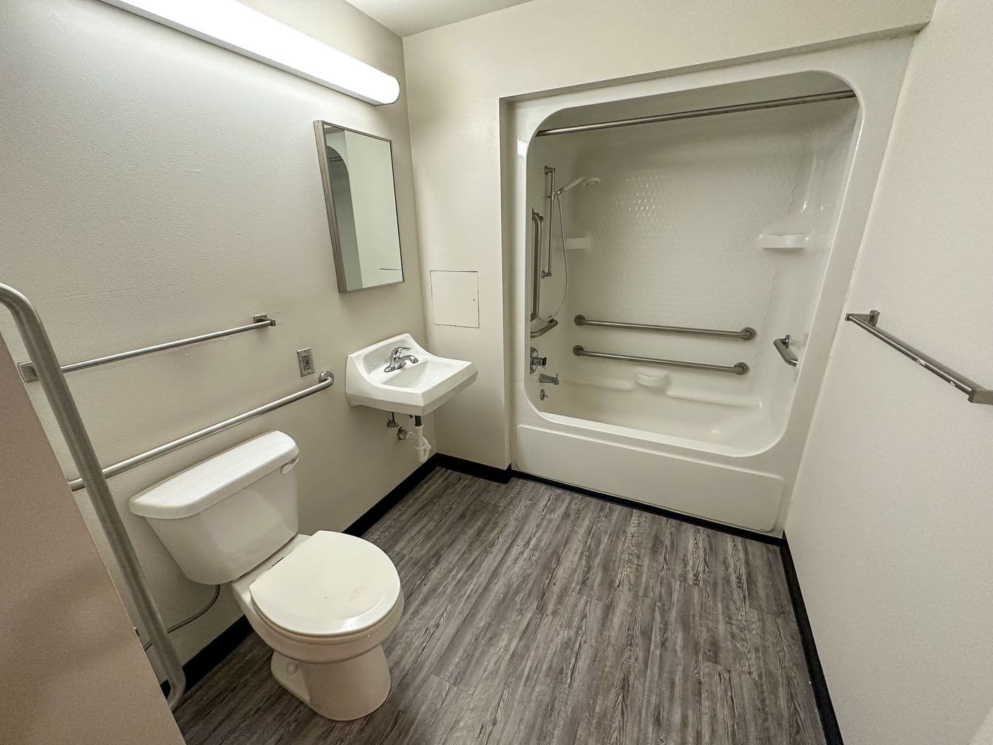 Ames Apartment: 245 N Hyland Ave