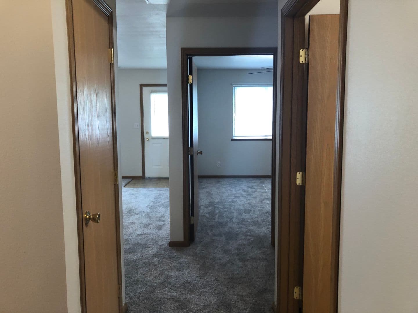 Ames Apartment: 1401 N Dakota Ave