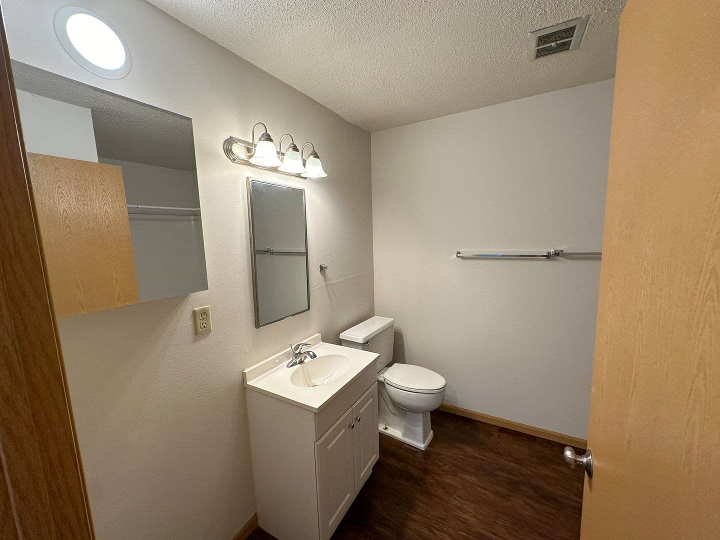 Ames Apartment: 247 Sheldon Ave