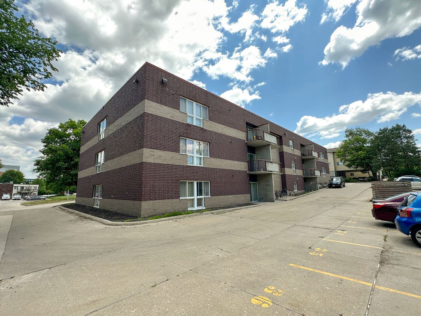 Ames Apartment: 245 N Hyland Ave