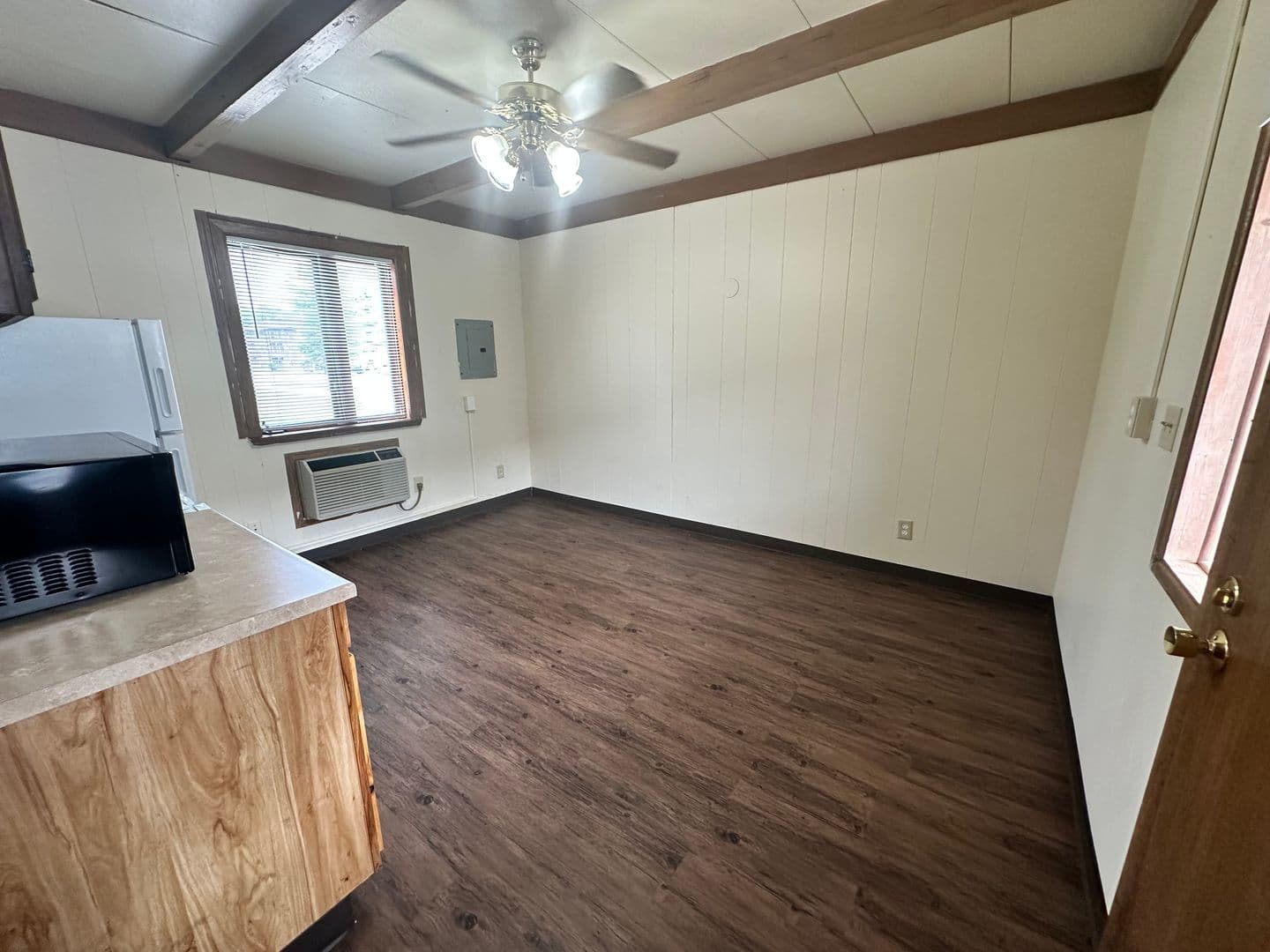Ames Apartment: 4216 Lincoln Swing St