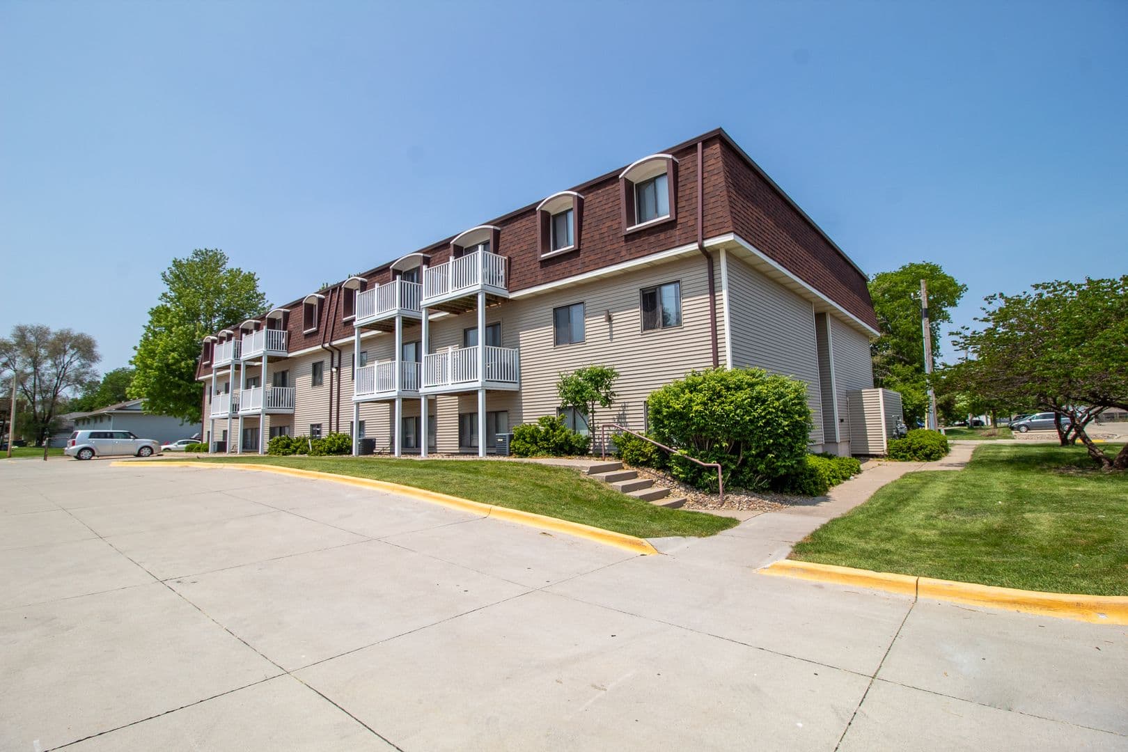 Ames Apartment: 4518 Hutchison St