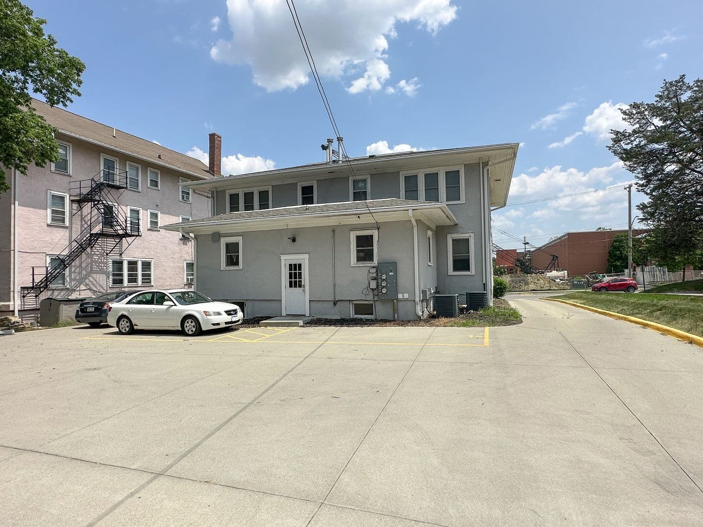 Ames House: 225 Sheldon Ave