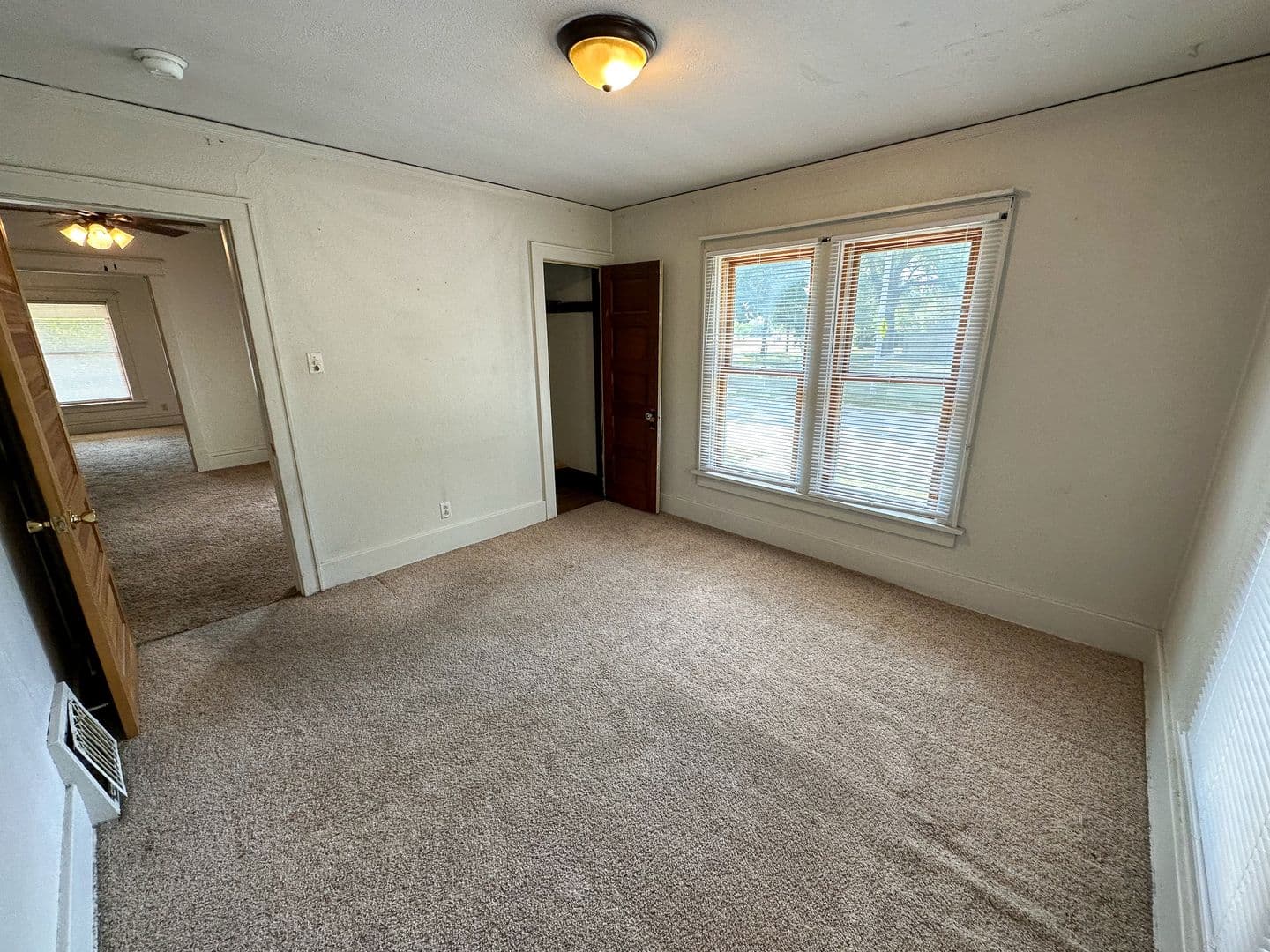 Ames House: 535 Welch Ave