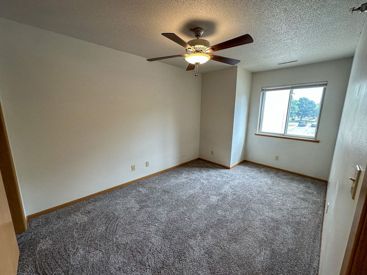 Ames Apartment: 221 Sheldon Ave