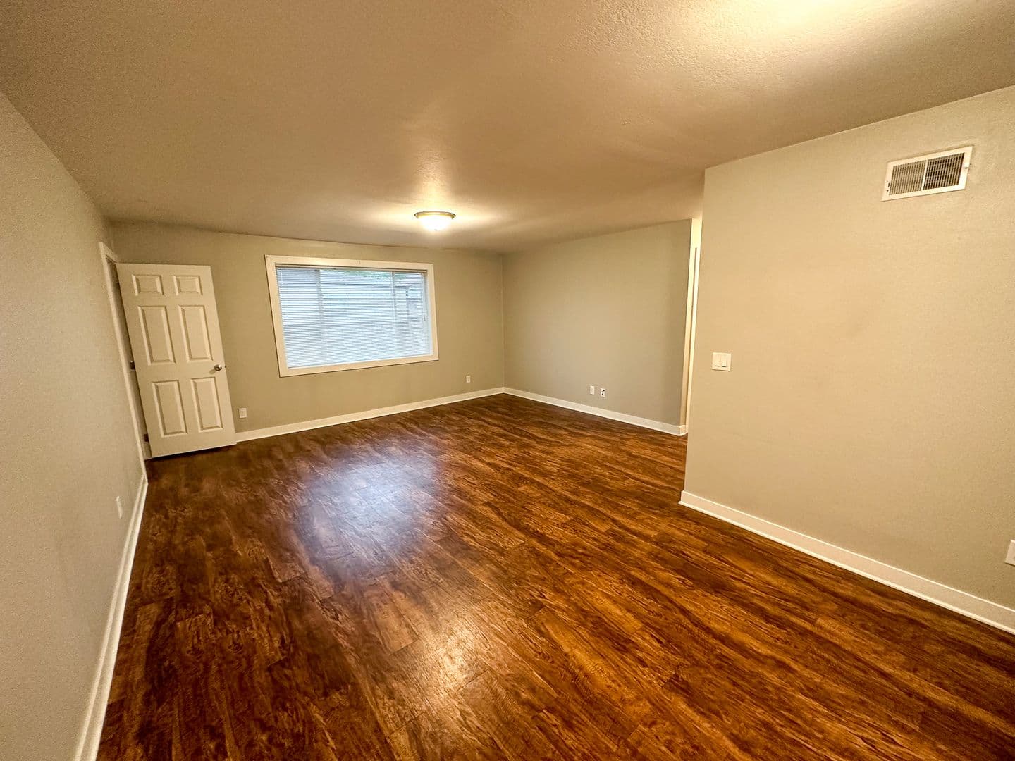 Ames Apartment: 207 S 5th St