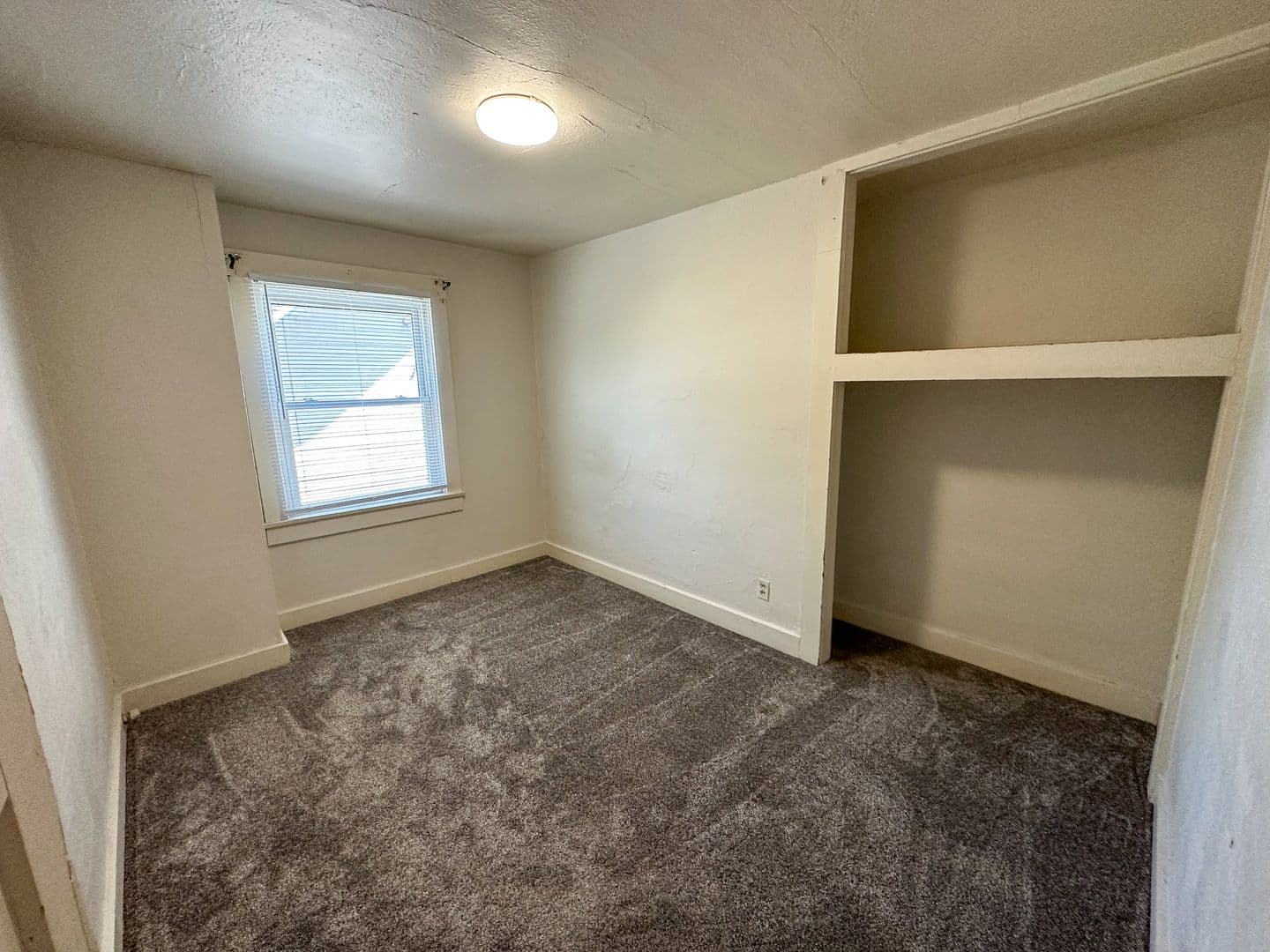 Ames Apartment: 141 Campus Ave