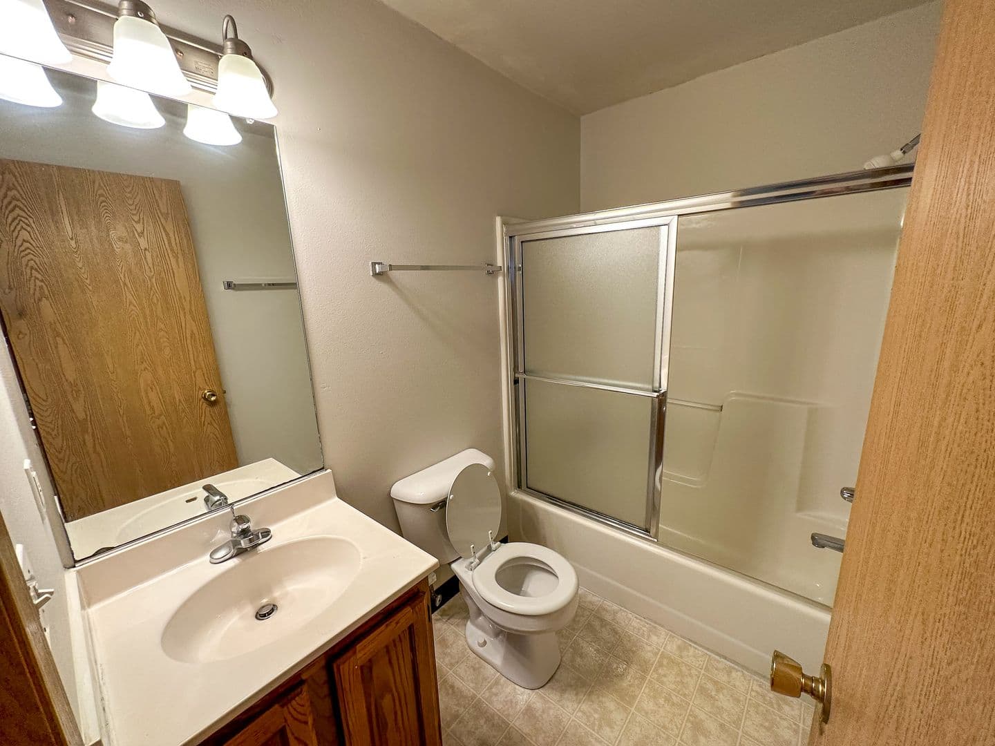 Ames Apartment: 225 N Hyland Ave