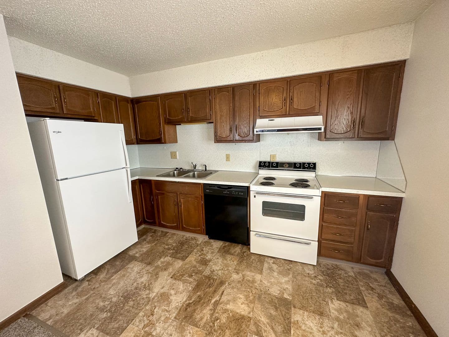 Ames Apartment: 212 S Walnut Ave