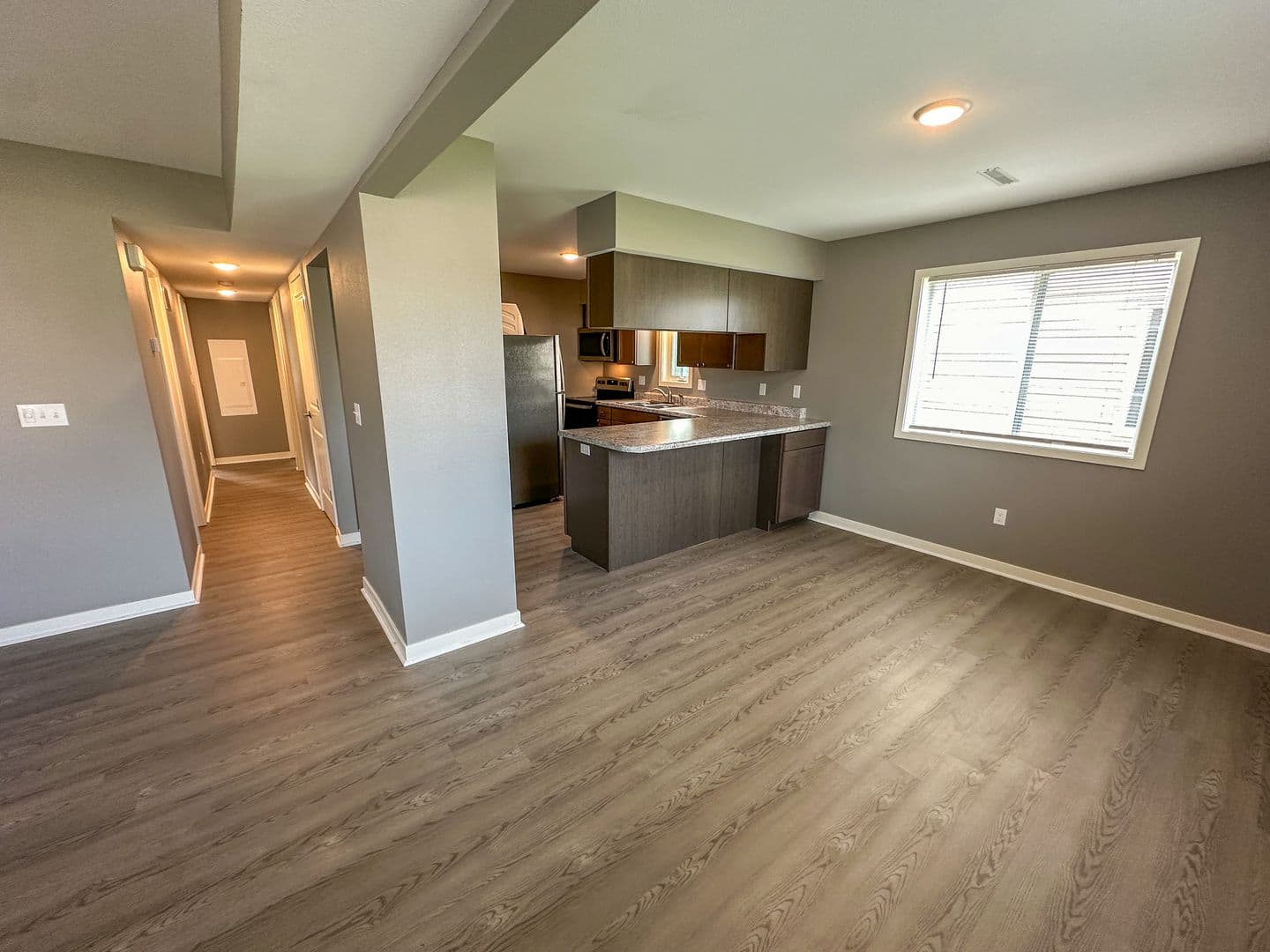 Ames Apartment: 218 S Dakota Ave