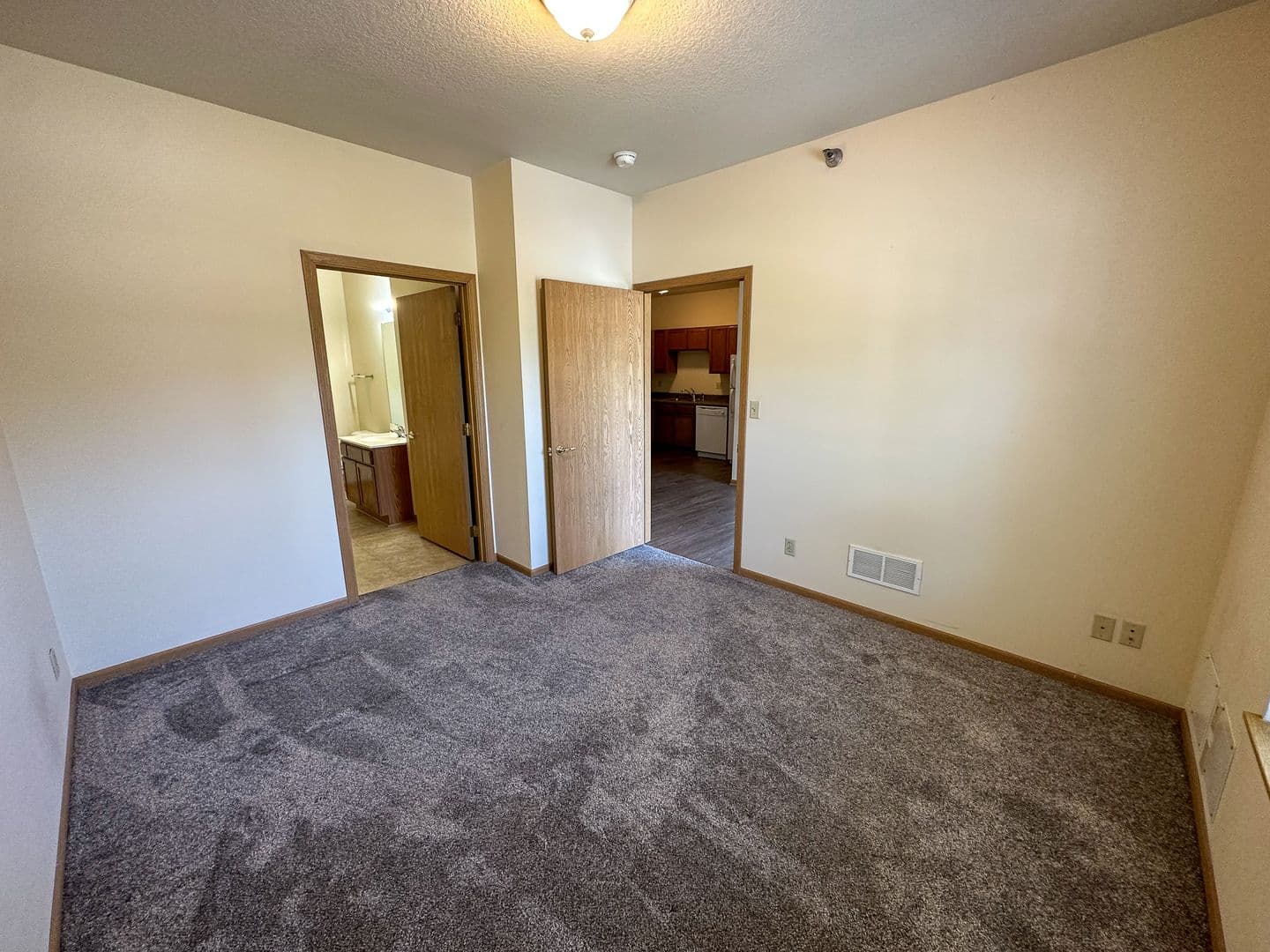 Ames Apartment: 210 Gray Ave