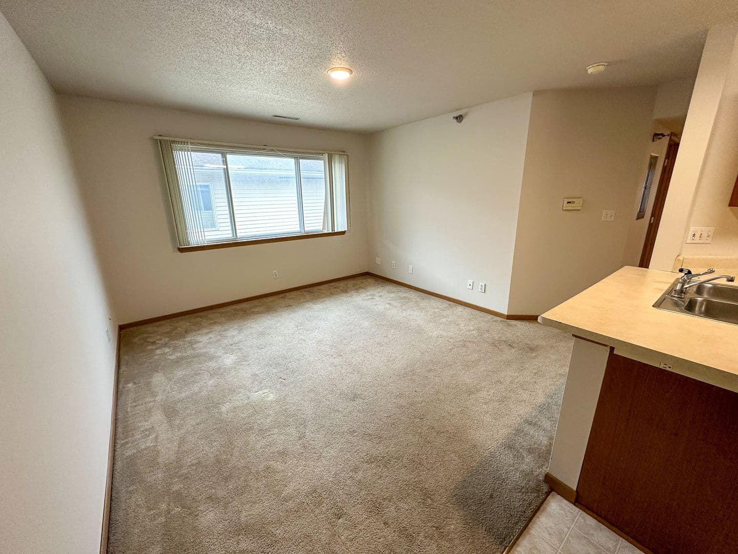 Ames Apartment: 225 N Hyland Ave