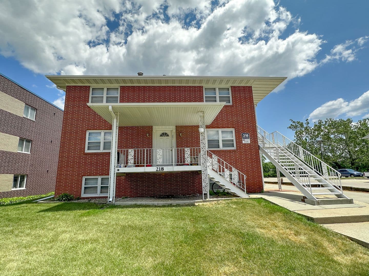 Ames Apartment: 218 N Hyland Ave