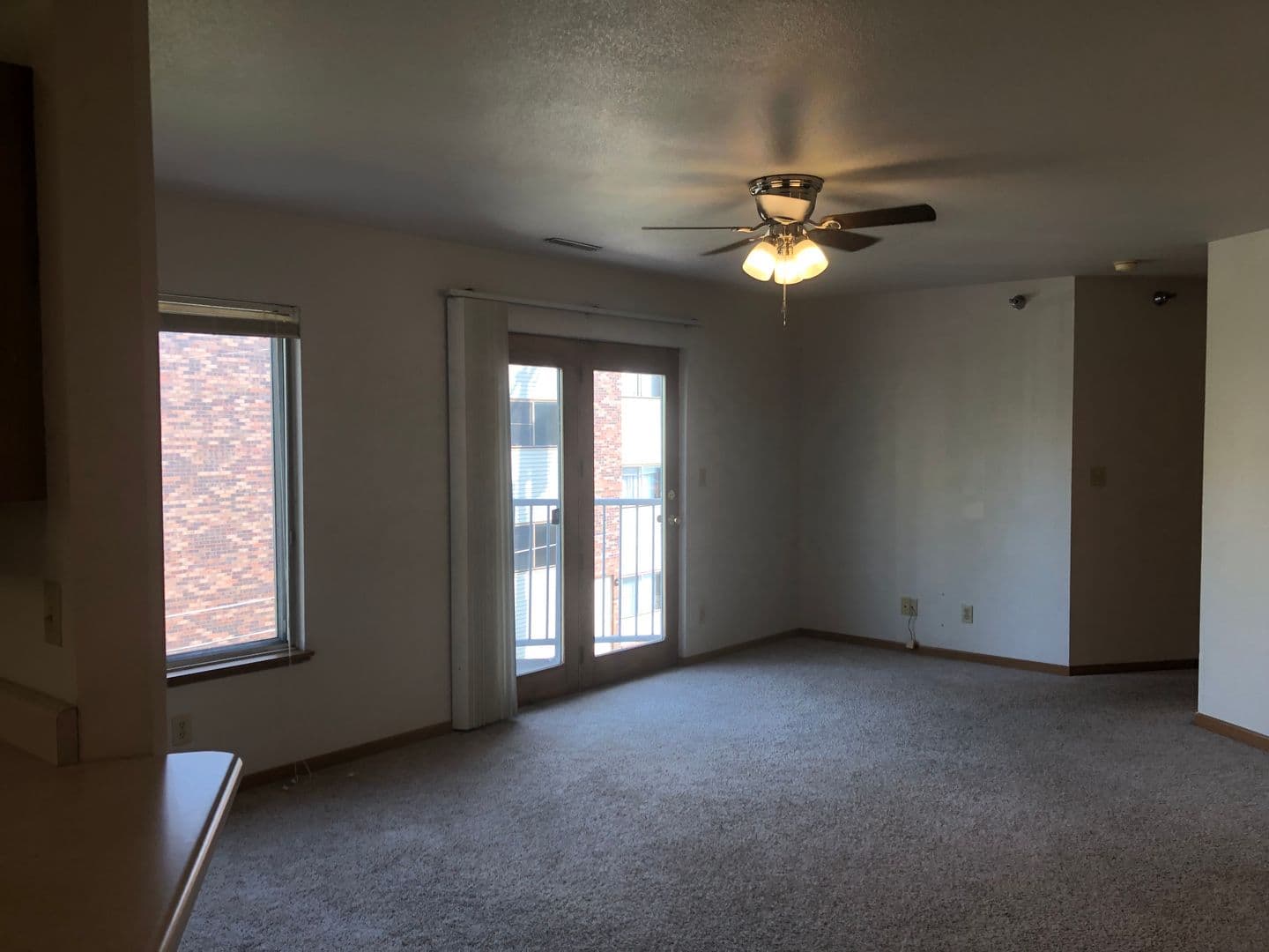 Ames Apartment: 258 N Hyland Ave