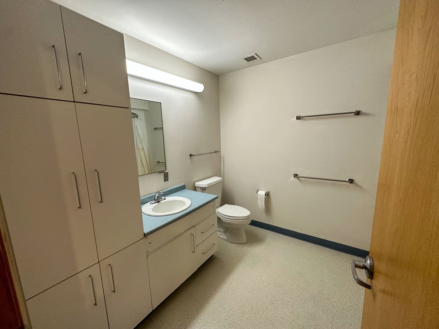 Ames Apartment: 244 N Hyland Ave
