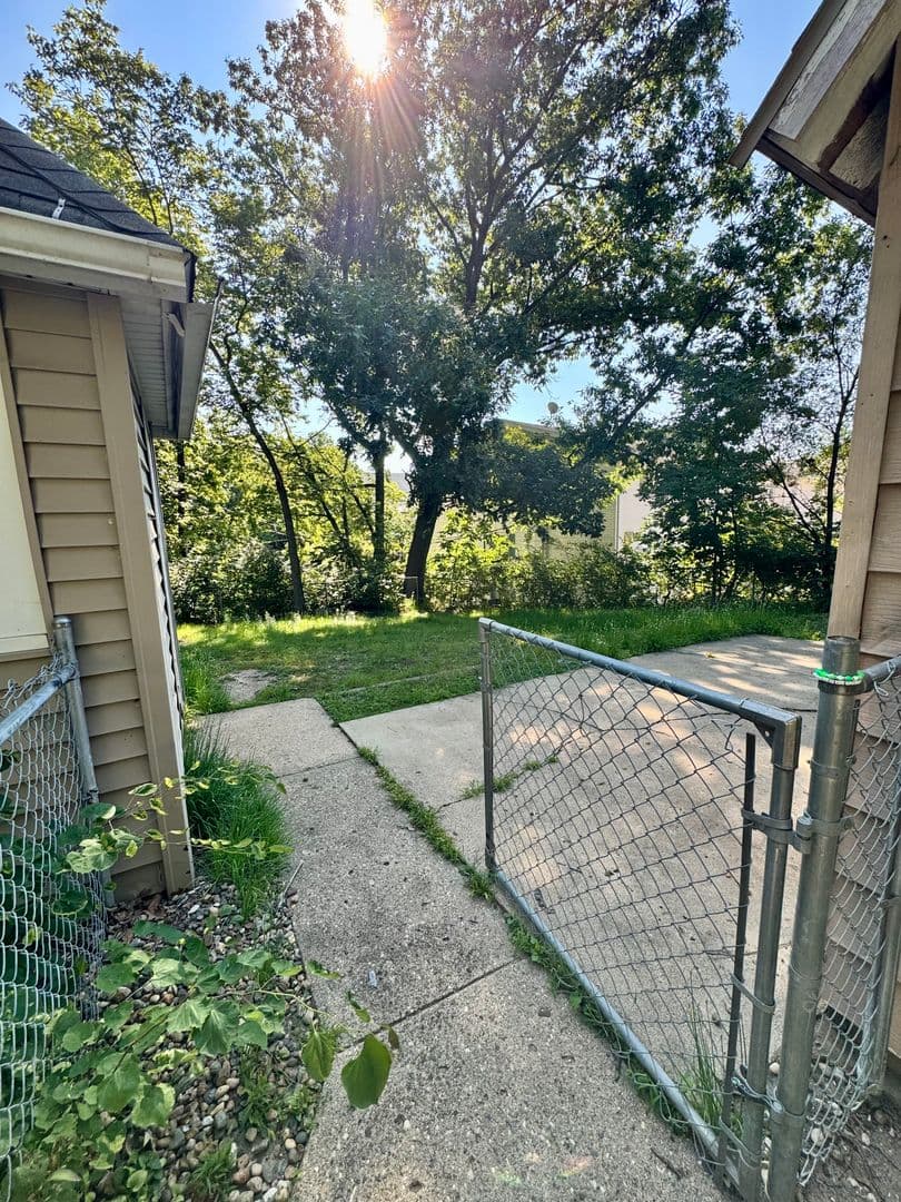 Ames House: 3002 Woodland St