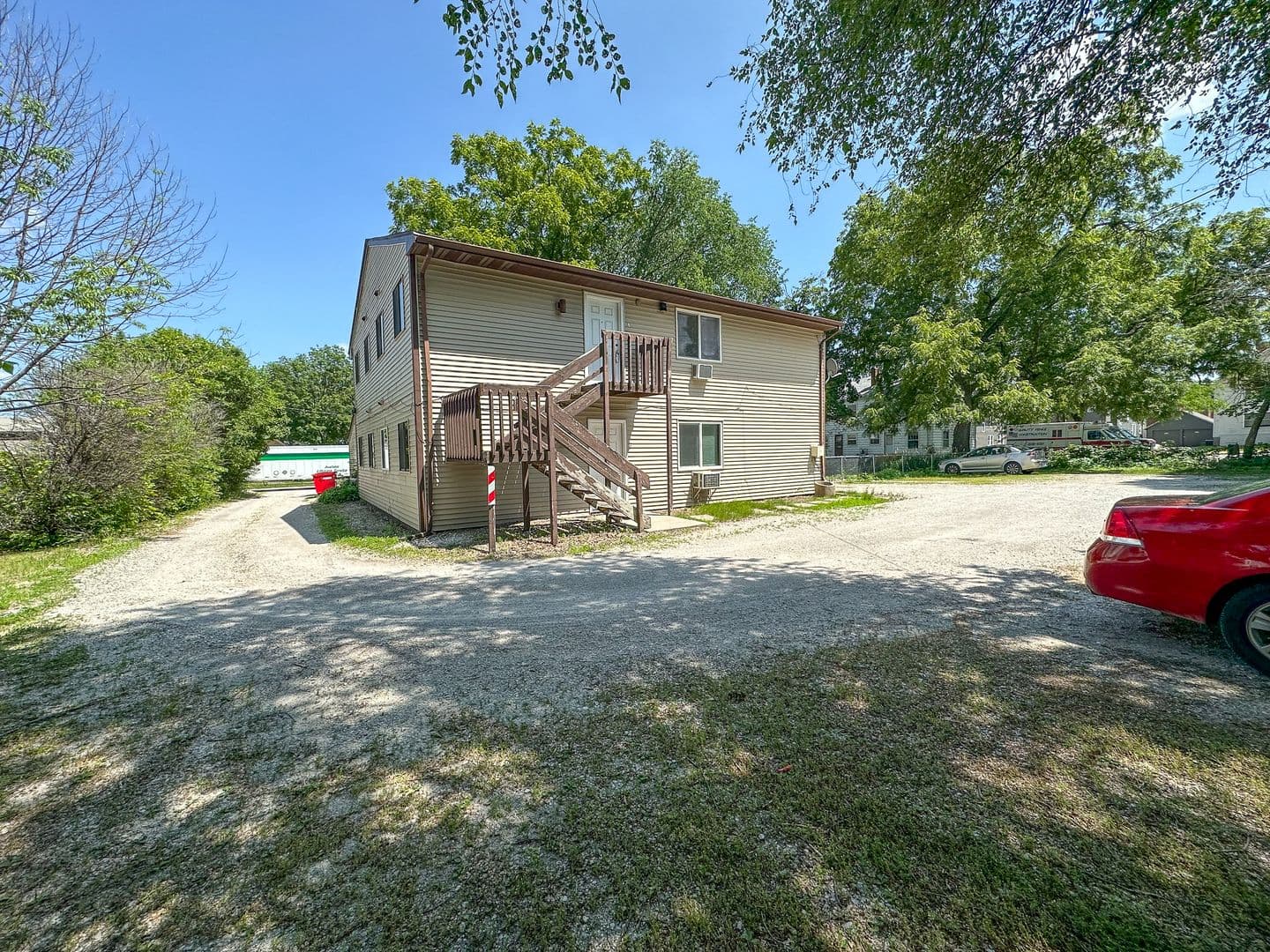Ames Apartment: 321 Stanton Ave