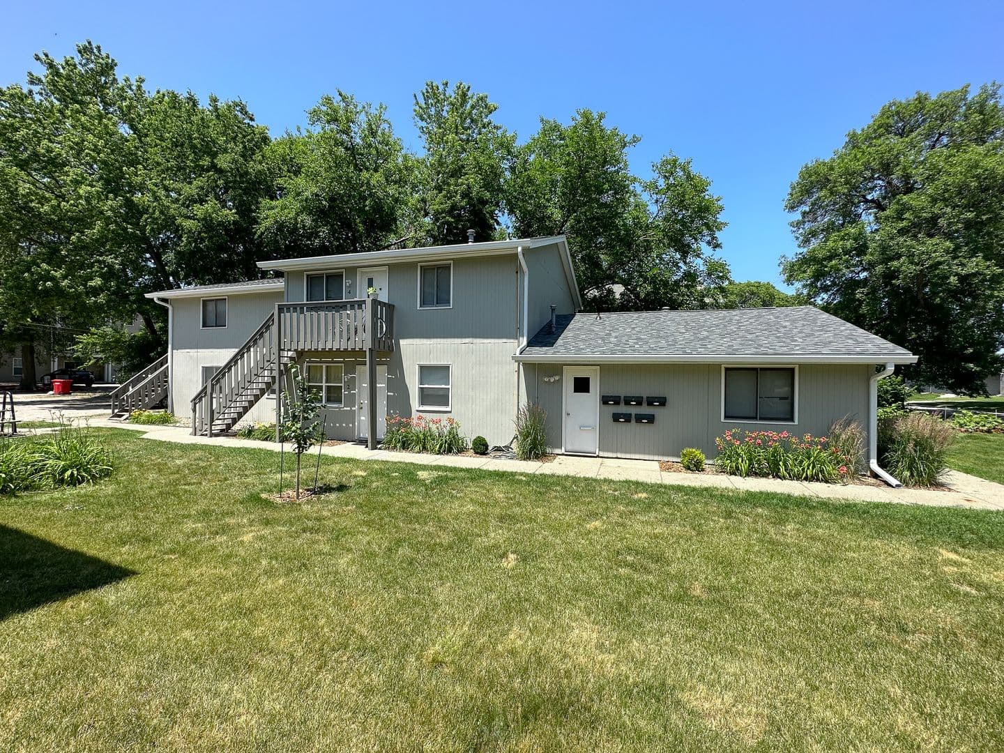 Ames Apartment: 219 Washington Ave