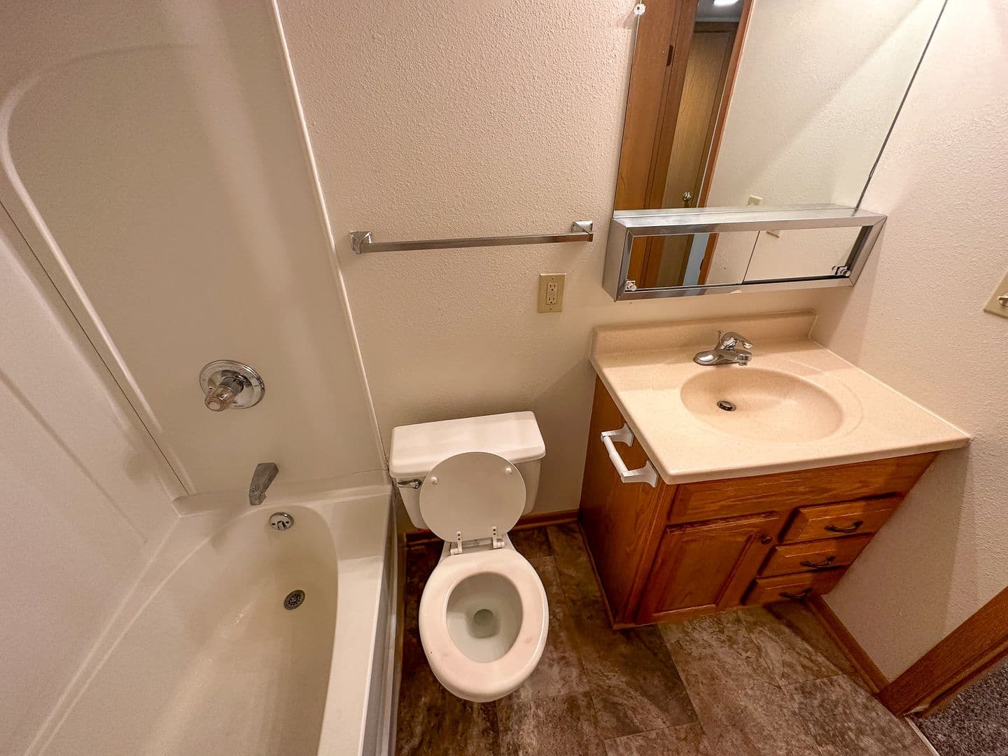 Ames Apartment: 1108 S. 4th St