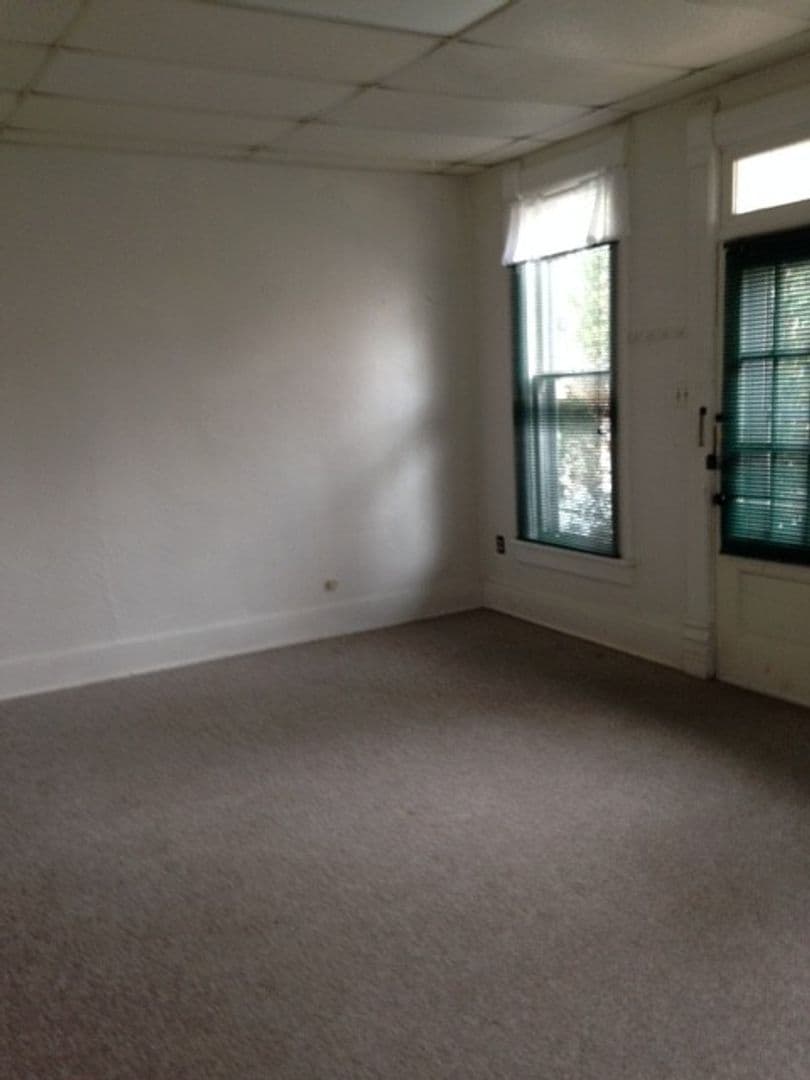 Ames House: 106 7th St