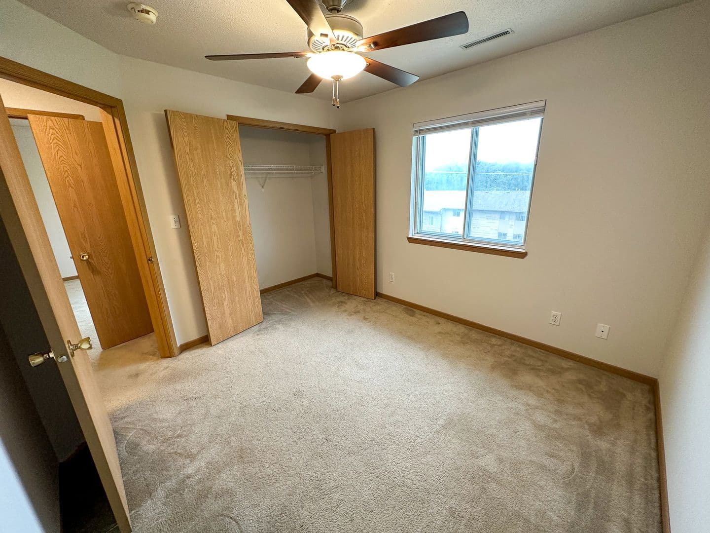 Ames Apartment: 225 N Hyland Ave