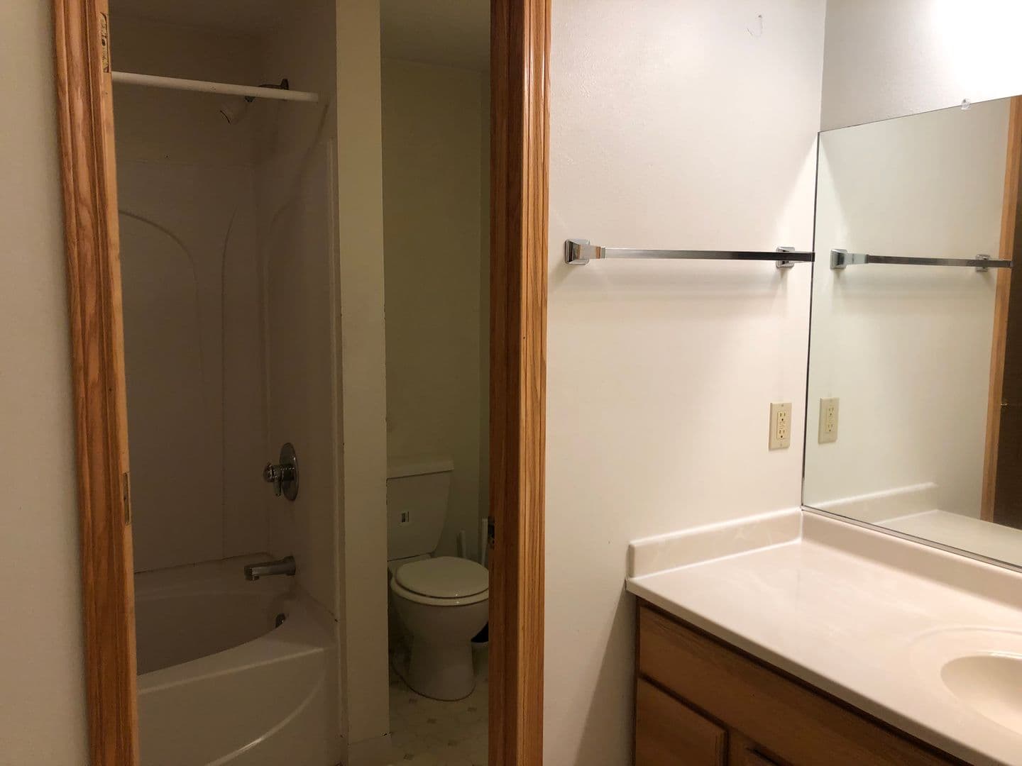 Ames Apartment: 121 Howard Ave