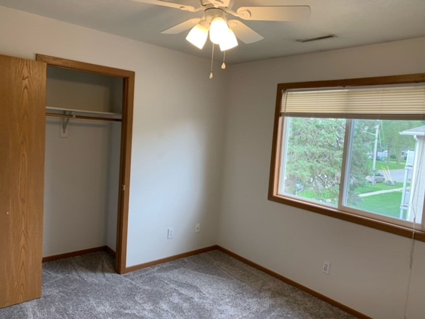 Ames Apartment: 428 S 4th St