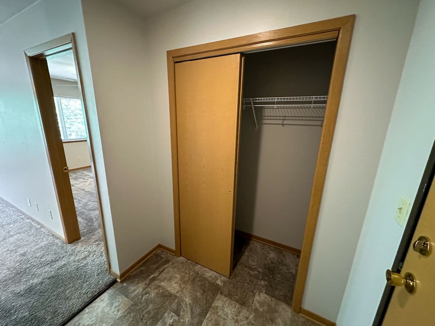 Ames Apartment: 258 N Hyland Ave